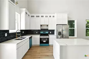 265 School Ave, New Braunfels, TX 78130 - Photo 5