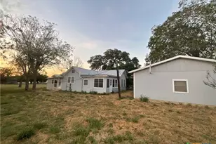 222 York St, Yorktown, TX 78164 - Photo 5