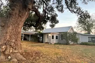 222 York St, Yorktown, TX 78164 - Photo 1