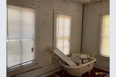 222 York Street, Yorktown, TX 78164 - Photo 25