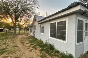 222 York St, Yorktown, TX 78164 - Photo 7