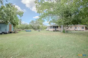 705 W Ash St, Edna, TX 77957 - Photo 17