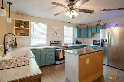 705 W Ash Street, Edna, TX 77957 - Photo 3