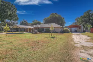 1264 Lost Elms, New Braunfels, TX 78130 - Photo 3