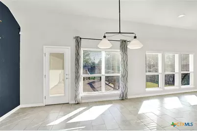 113 Ridgecrest, Floresville, TX 78114 - Photo 11