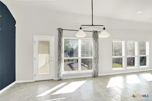 113 Ridgecrest, Floresville, TX 78114 - Photo 11