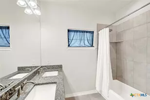 113 Ridgecrest, Floresville, TX 78114 - Photo 25