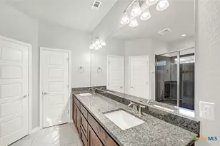 113 Ridgecrest, Floresville, TX 78114 - Photo 21