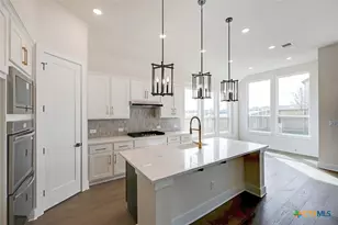 406 Cleveland Wy, New Braunfels, TX 78130 - Photo 3