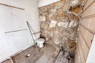 511 Saunders St, Gatesville, TX 76528 - Photo 17