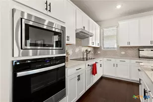 947 Blue Violet, New Braunfels, TX 78130 - Photo 5