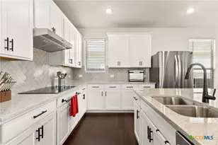 947 Blue Violet, New Braunfels, TX 78130 - Photo 5