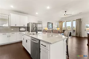 947 Blue Violet, New Braunfels, TX 78130 - Photo 7