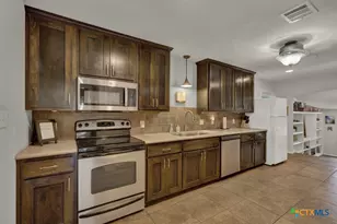 1015 Reiley Rd, Seguin, TX 78155 - Photo 5