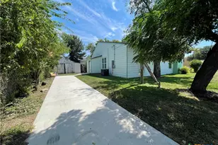 201 E 6th St, Lampasas, TX 76550 - Photo 13