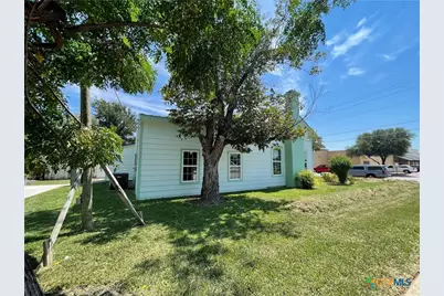 201 E 6th Street, Lampasas, TX 76550 - Photo 5