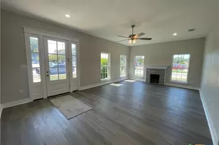 201 E 6th St, Lampasas, TX 76550 - Photo 9