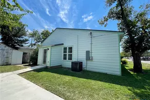 201 E 6th St, Lampasas, TX 76550 - Photo 7