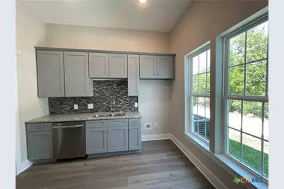 201 E 6th Street, Lampasas, TX 76550 - Photo 21