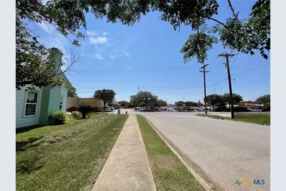201 E 6th Street, Lampasas, TX 76550 - Photo 7