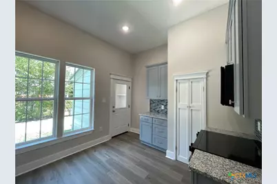 201 E 6th Street, Lampasas, TX 76550 - Photo 25