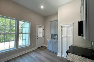 201 E 6th St, Lampasas, TX 76550 - Photo 25