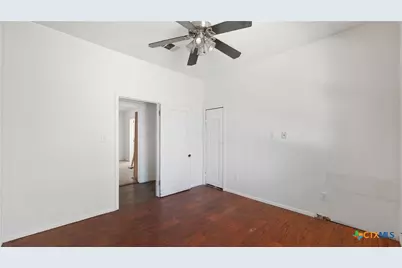 415 Elm Street, Seguin, TX 78155 - Photo 7