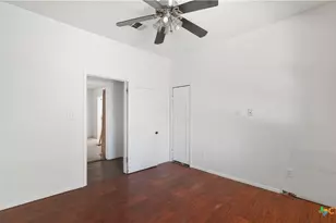 415 Elm St, Seguin, TX 78155 - Photo 7