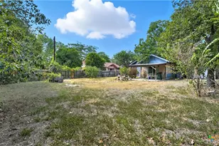 415 Elm St, Seguin, TX 78155 - Photo 3