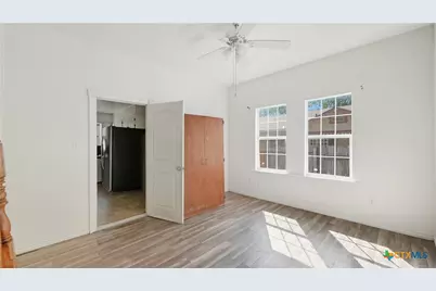 415 Elm Street, Seguin, TX 78155 - Photo 5