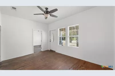 415 Elm Street, Seguin, TX 78155 - Photo 9