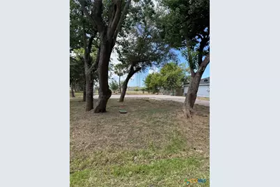 315 E Tres Palacios Avenue, Palacios, TX 77465 - Photo 3