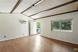 1144 Spruce St, Seguin, TX 78155 - Photo 5