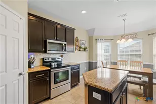 212 Mason Cir, Victoria, TX 77904 - Photo 13