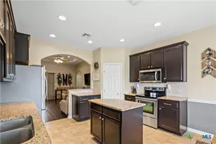 212 Mason Cir, Victoria, TX 77904 - Photo 11