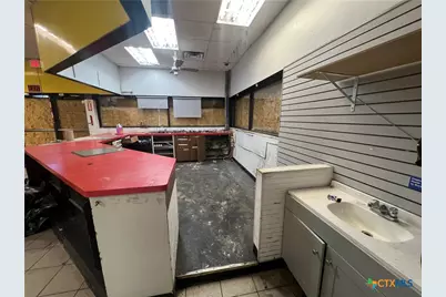 2501 N Ben Jordan Street, Victoria, TX 77901 - Photo 9