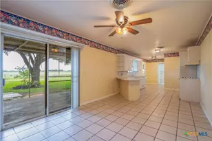 316 S Mulberry Ave, Luling, TX 78648 - Photo 7