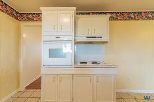 316 S Mulberry Ave, Luling, TX 78648 - Photo 9