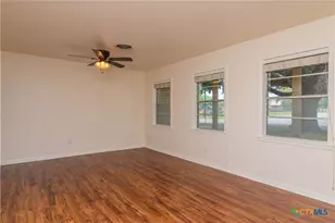 316 S Mulberry Ave, Luling, TX 78648 - Photo 19