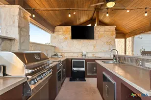 311 Ski Plex Dr, Seguin, TX 78155 - Photo 11