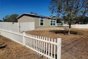 908 Henry St, Cuero, TX 77954 - Photo 3