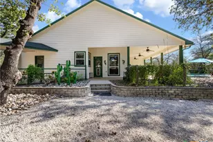 1010 Wild Flower, Floresville, TX 78114 - Photo 35