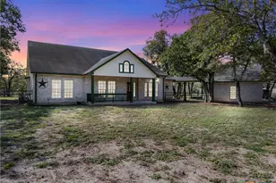 1010 Wild Flower, Floresville, TX 78114 - Photo 7
