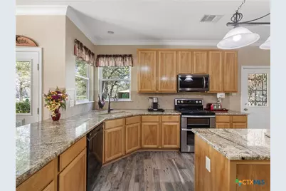 1010 Wild Flower, Floresville, TX 78114 - Photo 19