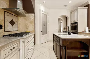 633 River Forest Dr, New Braunfels, TX 78132 - Photo 11