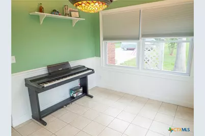 403 Oakside Drive, Victoria, TX 77905 - Photo 17