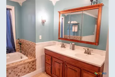 403 Oakside Drive, Victoria, TX 77905 - Photo 33