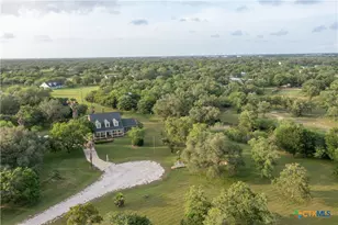 403 Oakside Dr, Victoria, TX 77905 - Photo 5