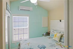 1209 W Oakland Ave, Seadrift, TX 77983 - Photo 9