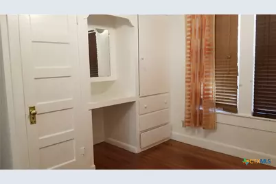 1123 W Coll Street, New Braunfels, TX 78130 - Photo 7